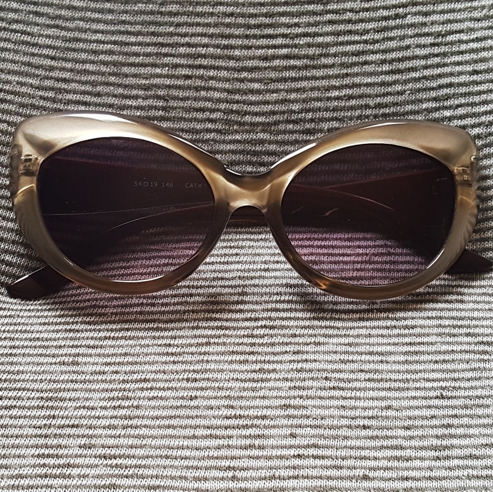 Beige cat eye glasses 😎